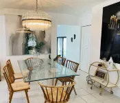Charming 4 Bedroom Pool House - Miami Design District - 10 mins to Miami Beach.