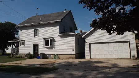 Cozy home near Lake Michigan. Easy drive to Green Bay, Door County & Sheboygan.