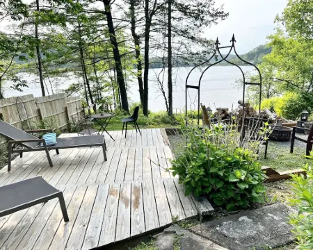 Many perfect sunsets at the magical house on the lake Hotels in Esopus