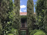 French cottage 1854 with stunning Alfesco garden โรงแรมในบีชเวิร์ธ