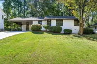 Atlanta Oasis w/ 3 Queens & Backyard Near Hotspots
