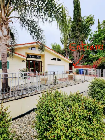 Cozy Modern Space with Pool