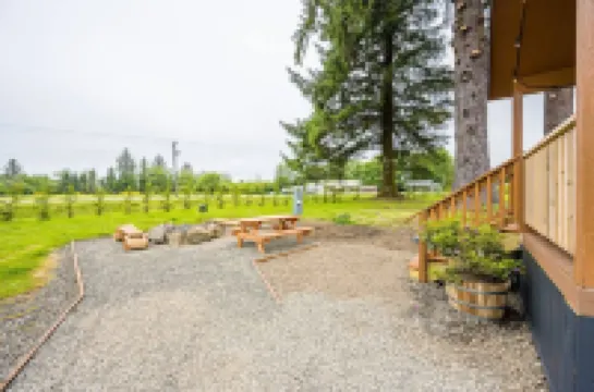 Rainforest Tiny Home Retreat Industrial #26