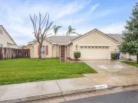 Fresno House - BBQ, Fire Pit, 3 Bed, 2 Bath & 2 Car Garage!