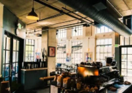 Chic Apt w/parking - Walk to Capitol, Convention Center, museums & shops!