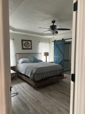 Family and small dogs friendly. Close to interstate, 15 minutes from Nashville