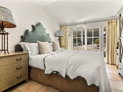 Villa exclusive avec vue imprenable sur le Luberon Hôtels à proximité de : L'enclos Des Bories