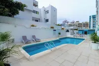 Hotel Axis Inn by GEH Suites - Kolam Renang