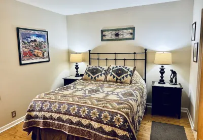 Perfect location for everything Santa Fe has to offer! Cool air conditioning