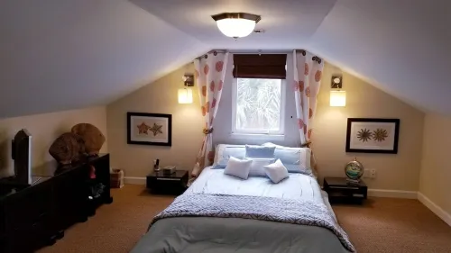 SUMMER DEALS - Charming BEACH Cottage & Private Beach - Includes Bicycles!