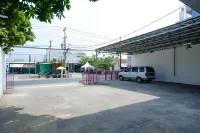 RedDoorz Near Alun Alun Kaliwungu Kendal Hotels in Kendal