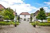 RedDoorz Plus Syariah Near Lempuyangan Station 3 Hotels in Danurejan