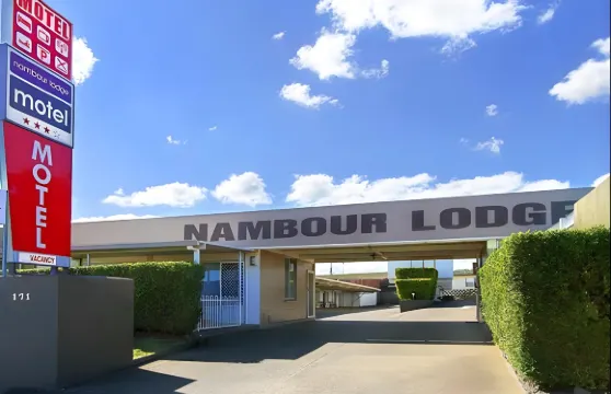 楠伯旅舍汽車旅館