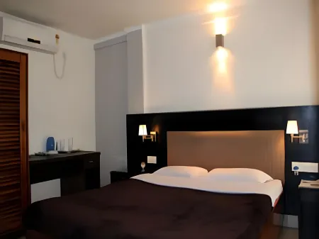 Marina's Motel Отели рядом с Аэропорт Багдогра