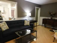 3 Bedroom Oasis away from home by Downtown McHenry Dogs Welcome near Hospital