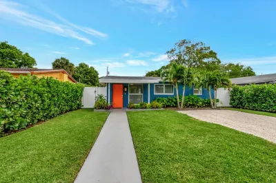 Pool Paradise in East Delray Beach 5 minutes from Downtown and beaches The Art Arena Gallery附近的飯店