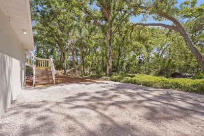 Coastal Hideaway: 2/1 guest house close to UTC! Các khách sạn gần Nathan Benderson Park