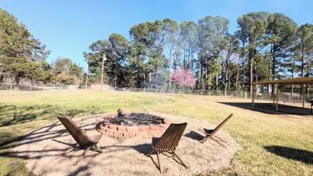 Lake Sweet Hut by Lake Texoma-B Отели в г. Шерман-Денисон