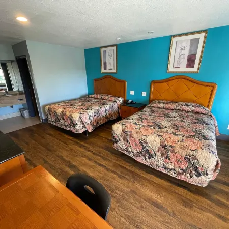 Travelers Inn