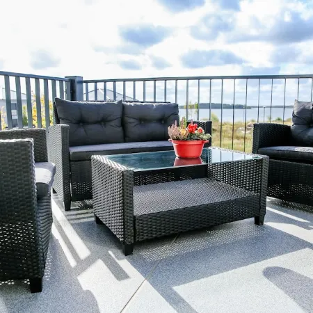 Windland apartment house on Lake Goitzsche for 8 people with lake view Отели в г. Поух