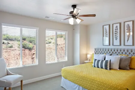 Zion Zen Family-Friendly Townhouse With Home Theater and Pool access
