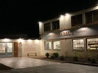 Cute condo with pool ideal for spring and summer fun Hotels in Douglas