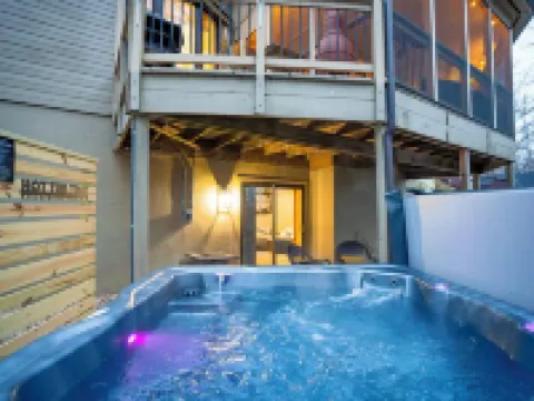 Serenity in Massanutten with Hot Tub and Firepit Hotels in McGaheysville