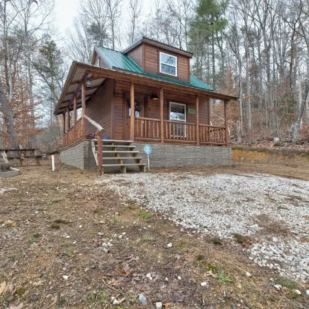 Cozy Couples Cabin Near Red River Gorge and Hollerwood