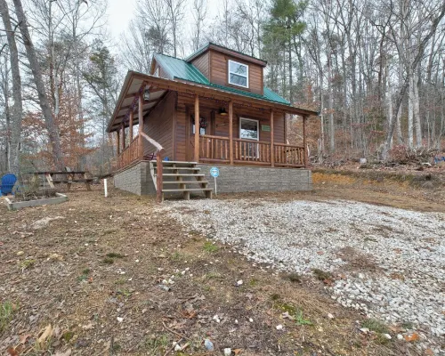 Cozy Couples Cabin Near Red River Gorge and Hollerwood Hotels in Powell County