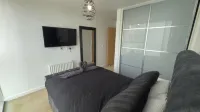 Central M K 2-Bedroom Apartment Sleeps 4 Parking فنادق في Furzton