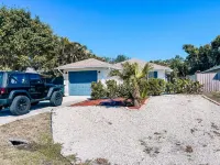 Cozy Home in Heart of Estero Hotels near The Cave indoor golf simulators and sports bar and grill