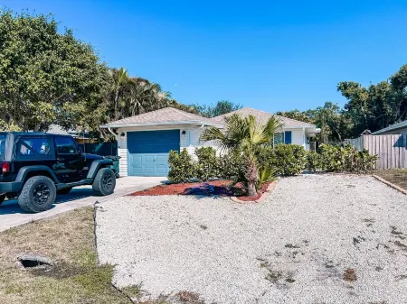 Cozy Home in Heart of Estero