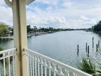 Bayfront Beauty - Spacious 2/2 Condo Across From The Beach