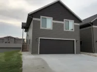 Beautiful 2 story cabin at Bridges Bay with lake view!