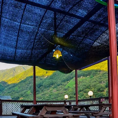 Gurye Solbachi Boineun Punggyeong Pension