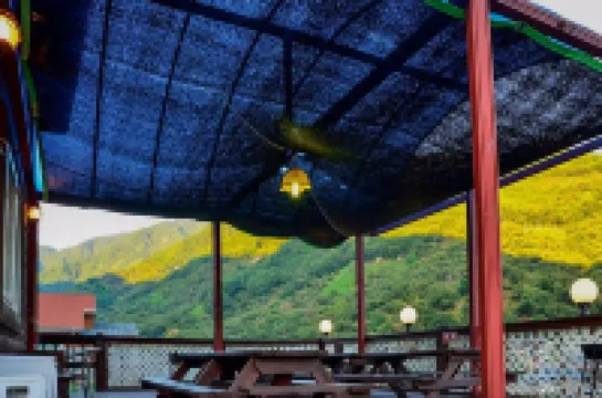 Gurye Solbachi Boineun Punggyeong Pension