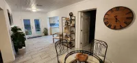 Charming 2- bedroom house in Tampa with a pool, WiFi & 5 mins from Bush Gardens