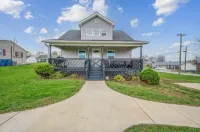 NEW 5 Bed Home with Game Room, Theater Room, Fire Pit, ONLY 3 Mins from the ARK!