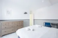 Elegant Coastal Haven Fully Renovated 3-Bedroom Apartment