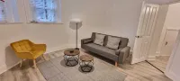 Flat Opposite Wakefield College with Free Parking and 5 Mins Walk to Train Station Các khách sạn gần Fanny and Bacardi Bar, Terrace and Club