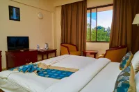 Luwa Evergreen Hotel فنادق في متوارا