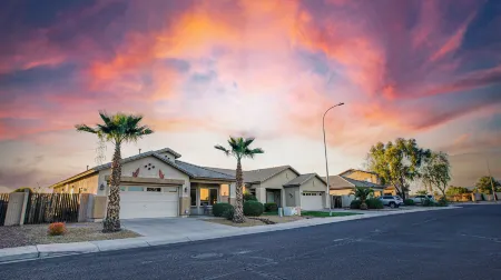 120th Avondale Отели в г. Авондейл