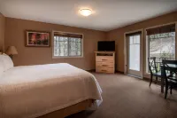 Elkwater Lake Lodge and Resort - Homestays