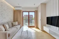 Aura III Apartments & Free Parking by Downtown Apartments