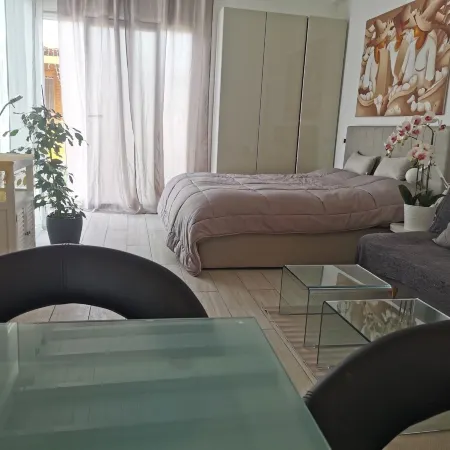 Apartment - Sleeps 2 - Parking - 5Min to la Frasca
