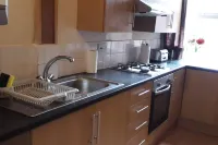 Grand 4-Bed Quasi Semi House in Manchester Hotel di Sale