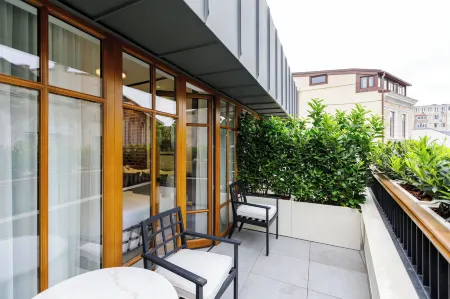 Old Town Snail Design Apartments Отели рядом с достопримечательностью «Здание банка CEC»