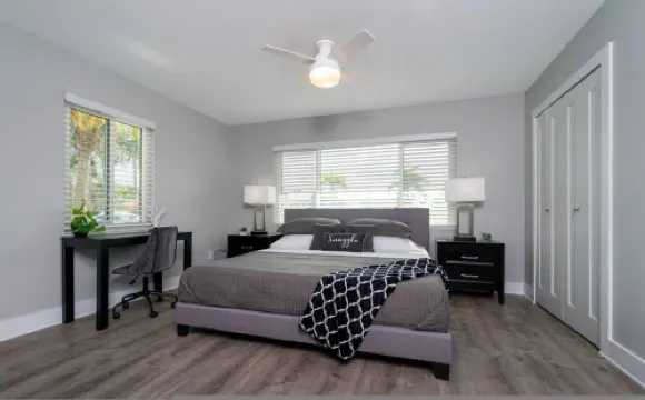 Villa Capri-Waterfront- Free Amenities-Heated Pool-Beach and Fishing Gear