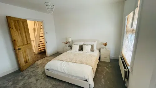 House - Sleeps 6 - Garden - Parking - 3-Star