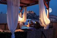 Santorini Luxury Suite w  Rooftop HotTub   SeaView